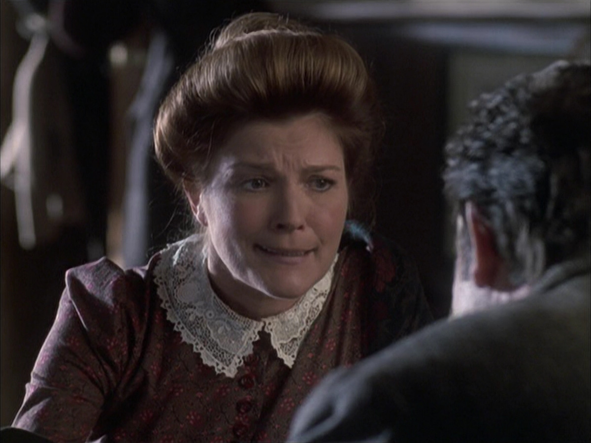 extant_StarTrek_VOY_6x17-SpiritFolk_00572.jpg