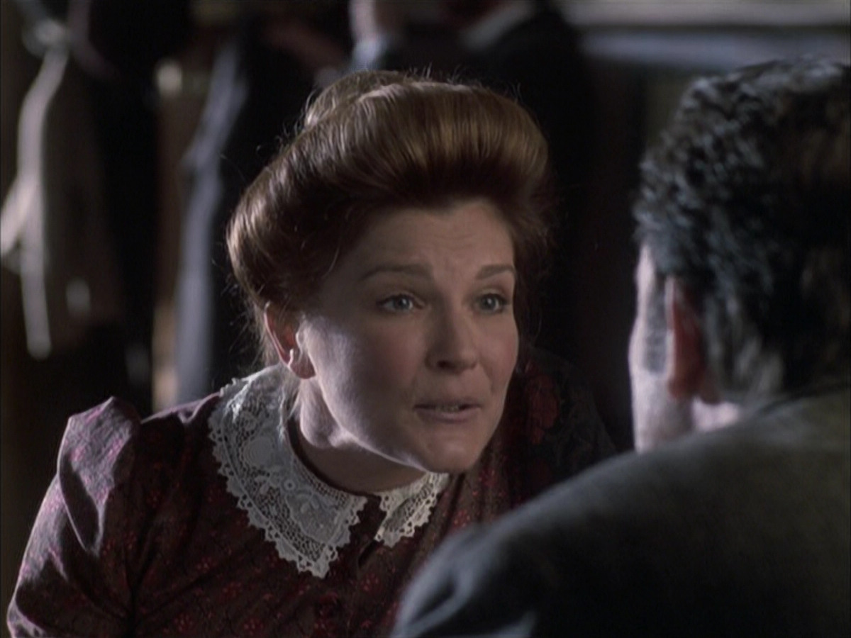 extant_StarTrek_VOY_6x17-SpiritFolk_00583.jpg