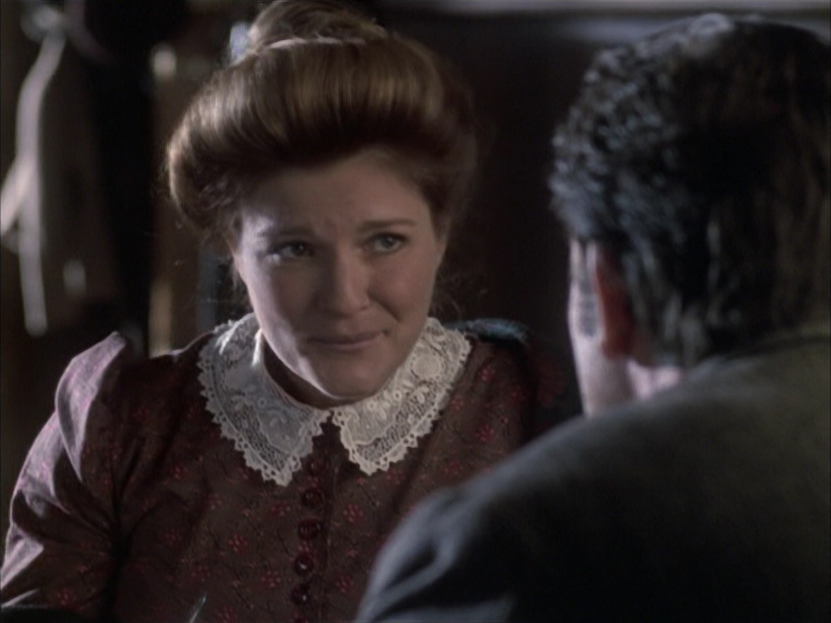 extant_StarTrek_VOY_6x17-SpiritFolk_00595.jpg