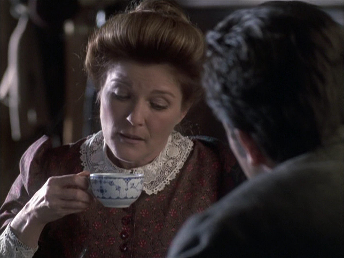extant_StarTrek_VOY_6x17-SpiritFolk_00602.jpg