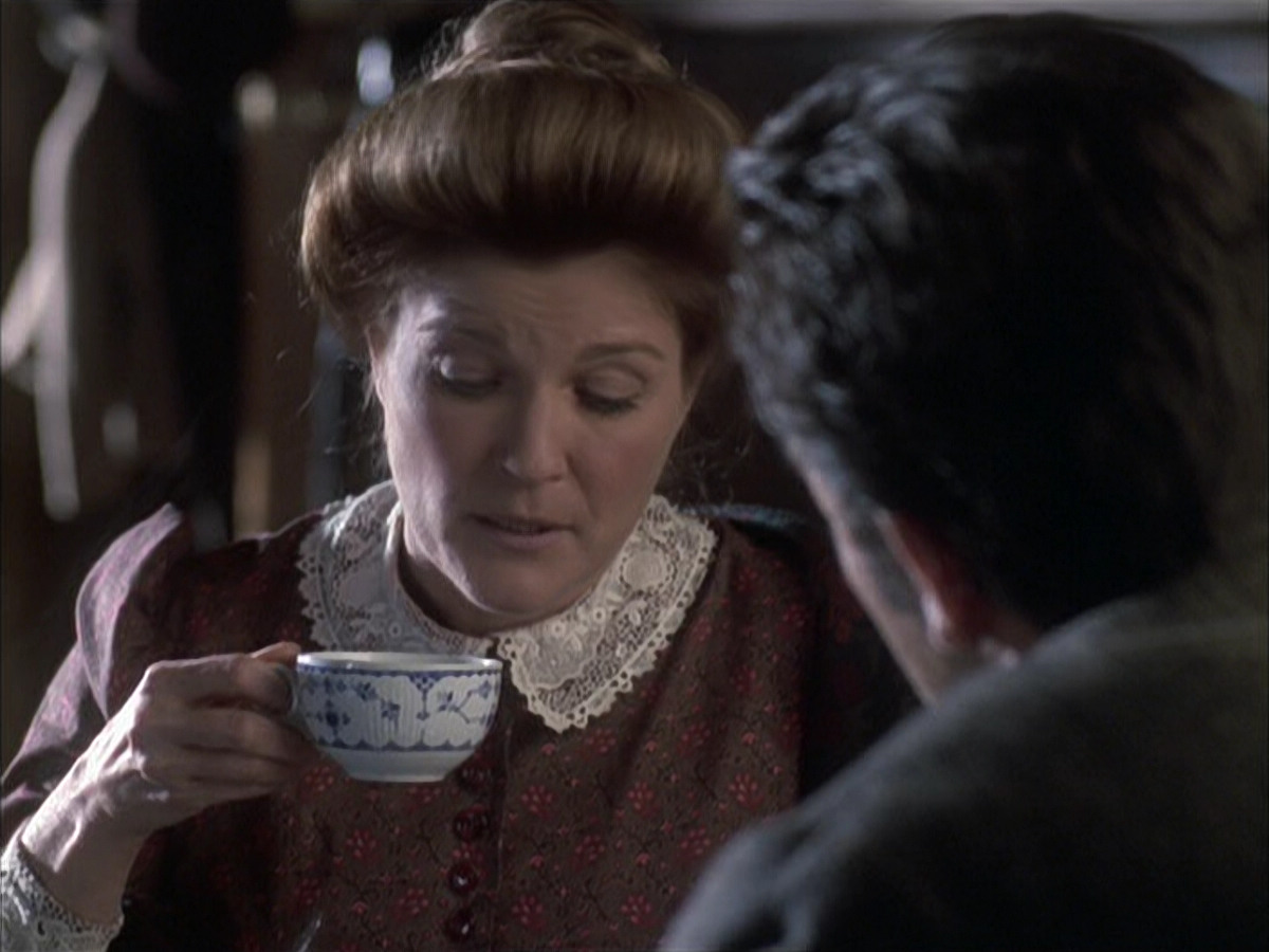 extant_StarTrek_VOY_6x17-SpiritFolk_00603.jpg