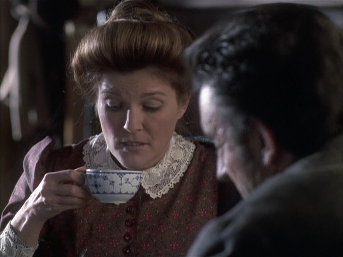 extant_StarTrek_VOY_6x17-SpiritFolk_00604.jpg