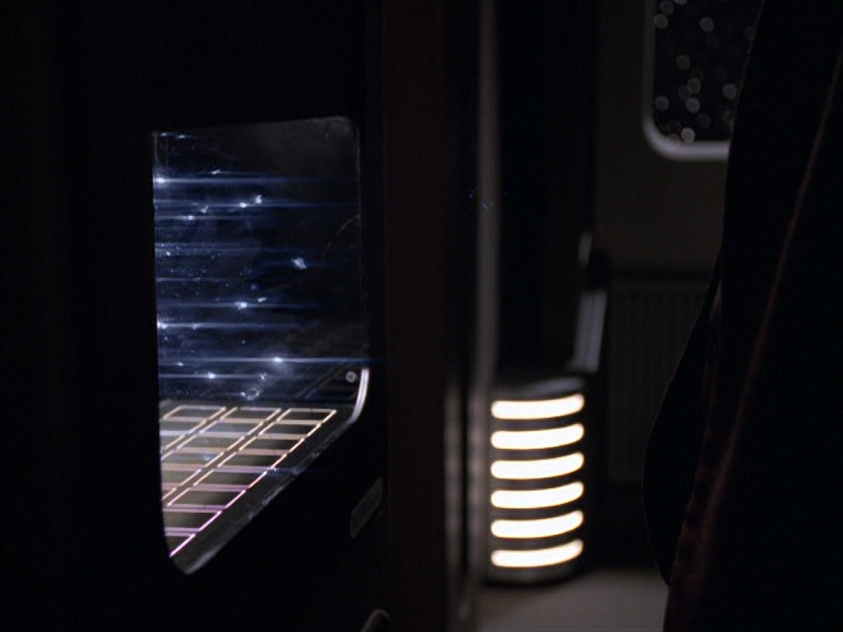 extant_StarTrek_VOY_6x17-SpiritFolk_00626.jpg