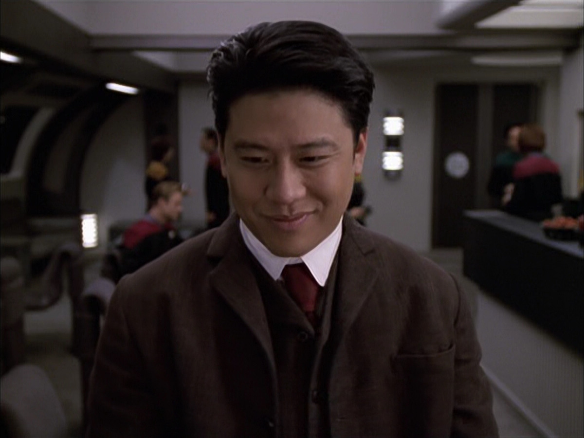 extant_StarTrek_VOY_6x17-SpiritFolk_00630.jpg