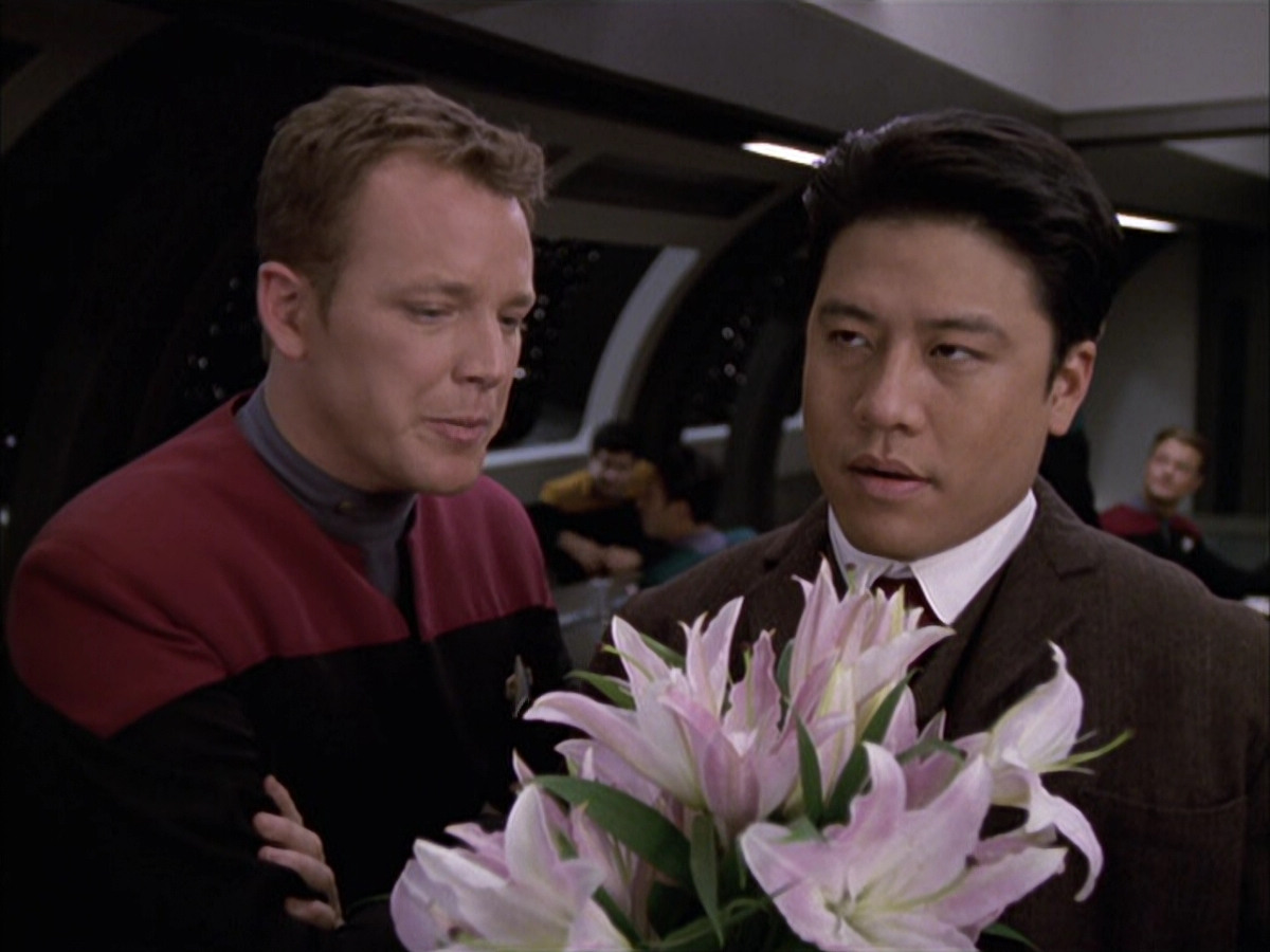 extant_StarTrek_VOY_6x17-SpiritFolk_00646.jpg