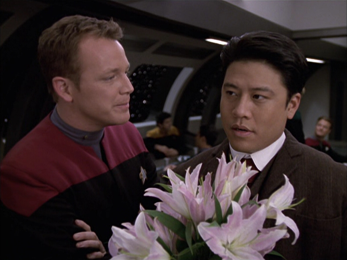 extant_StarTrek_VOY_6x17-SpiritFolk_00649.jpg