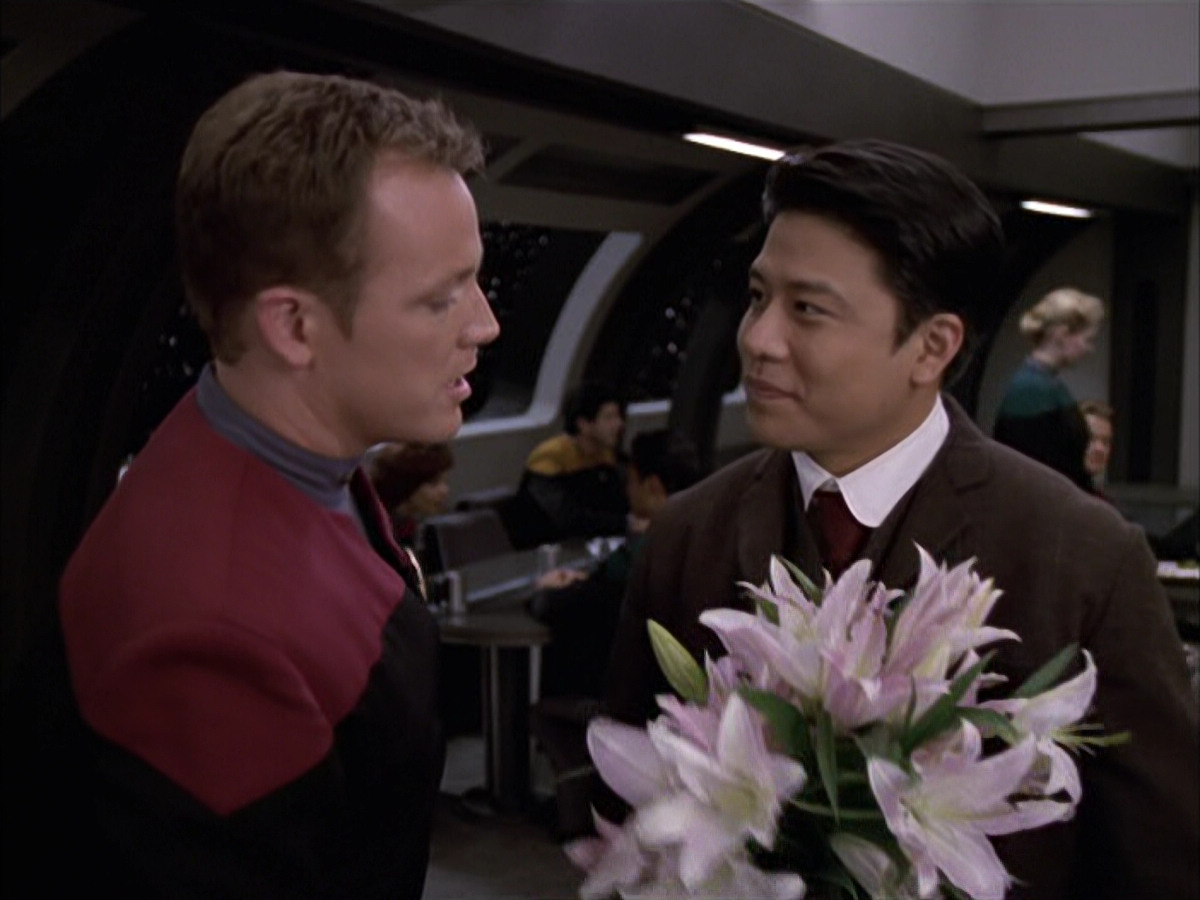 extant_StarTrek_VOY_6x17-SpiritFolk_00655.jpg