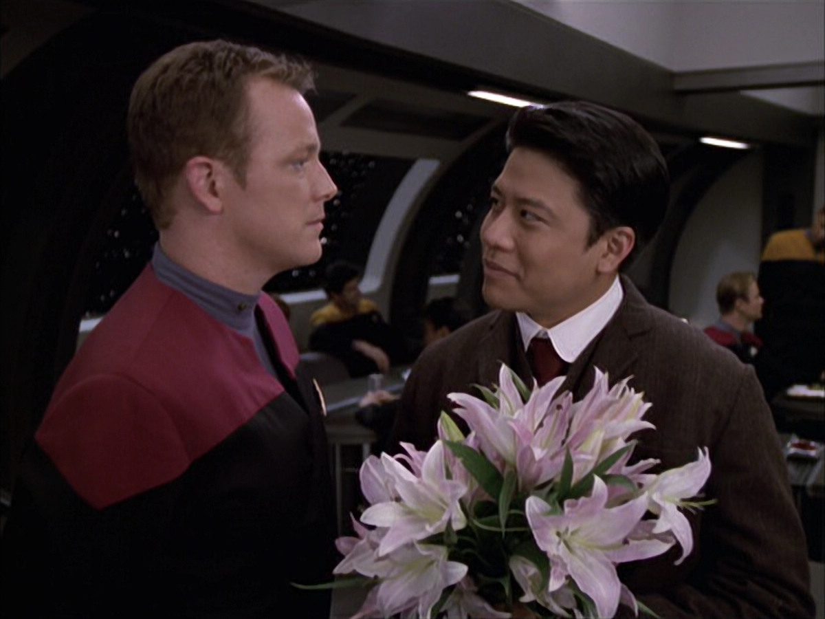 extant_StarTrek_VOY_6x17-SpiritFolk_00666.jpg