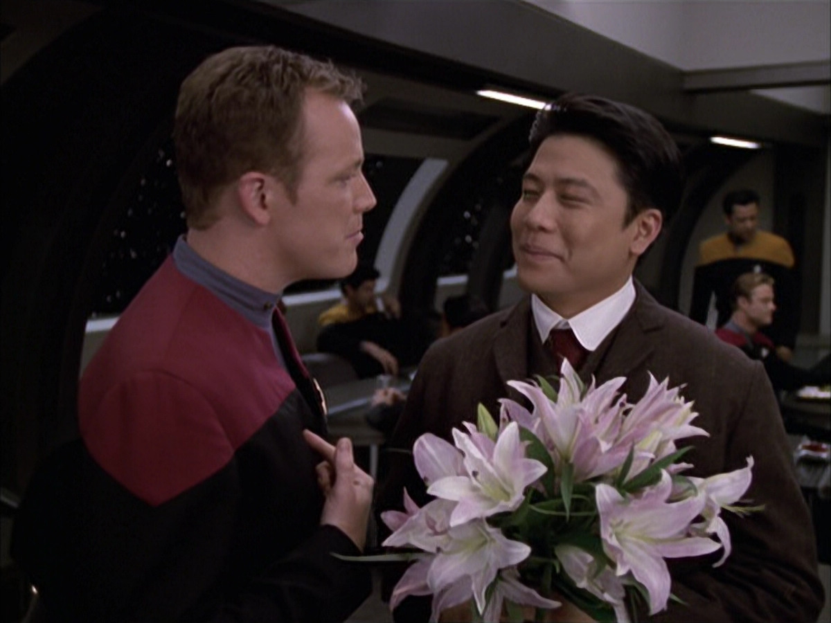 extant_StarTrek_VOY_6x17-SpiritFolk_00671.jpg