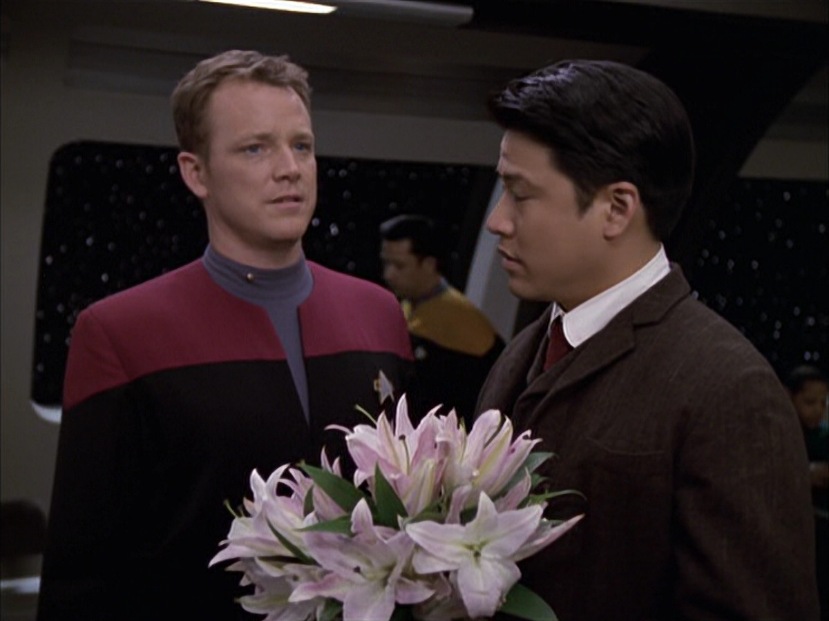 extant_StarTrek_VOY_6x17-SpiritFolk_00679.jpg