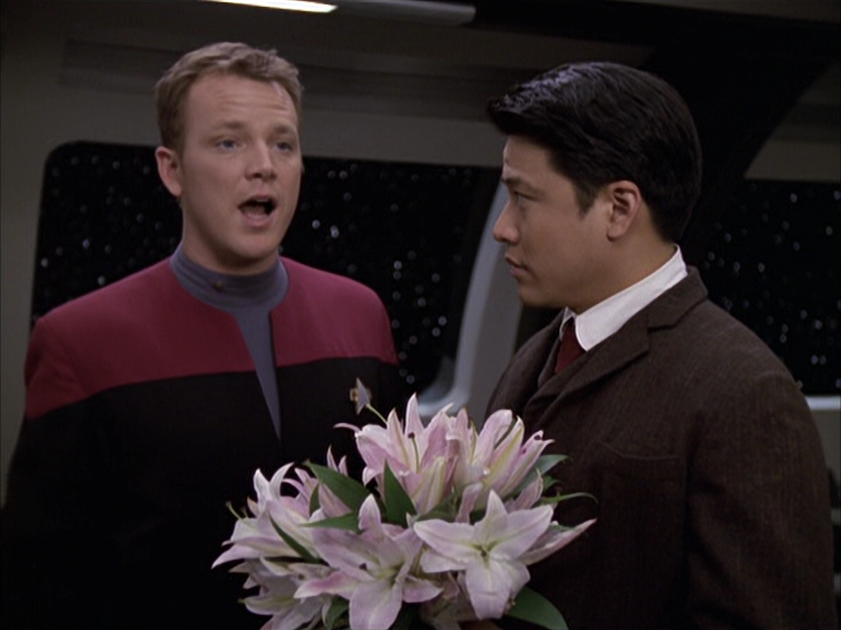 extant_StarTrek_VOY_6x17-SpiritFolk_00689.jpg