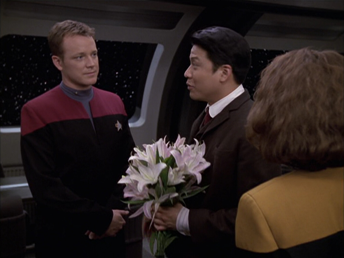 extant_StarTrek_VOY_6x17-SpiritFolk_00706.jpg