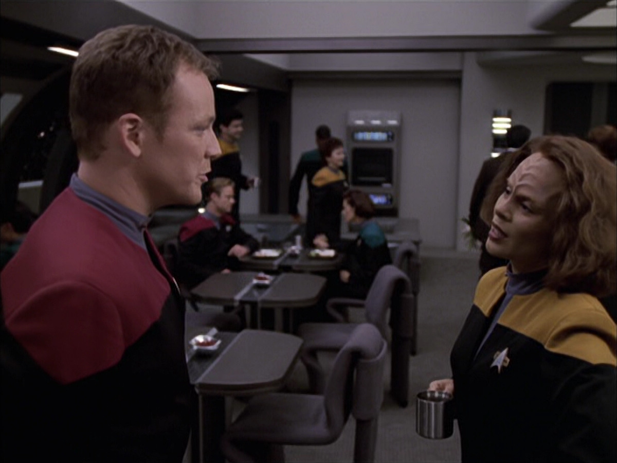 extant_StarTrek_VOY_6x17-SpiritFolk_00718.jpg
