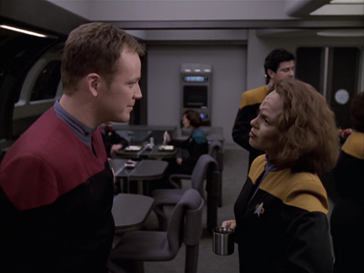 extant_StarTrek_VOY_6x17-SpiritFolk_00726.jpg