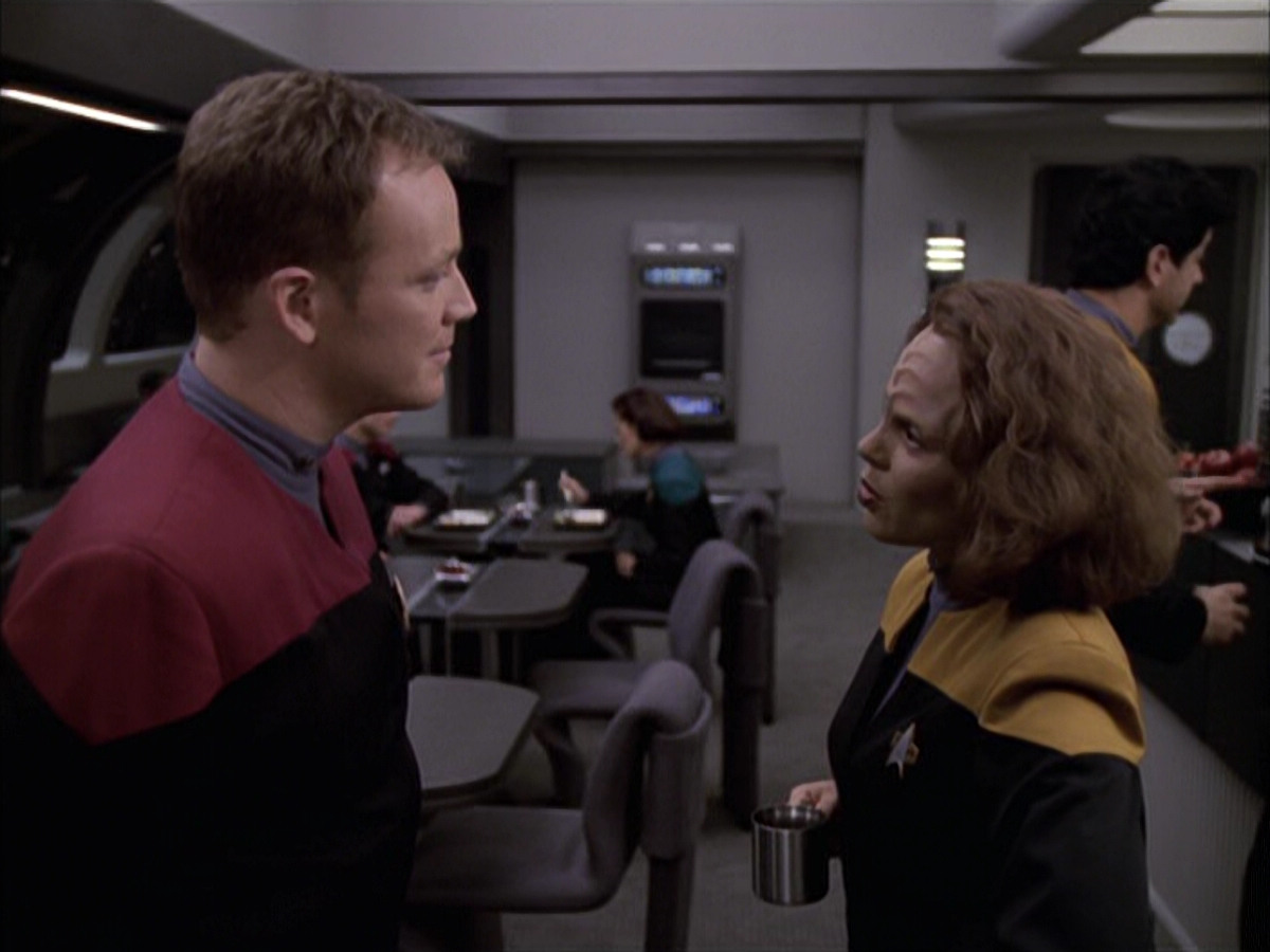 extant_StarTrek_VOY_6x17-SpiritFolk_00729.jpg