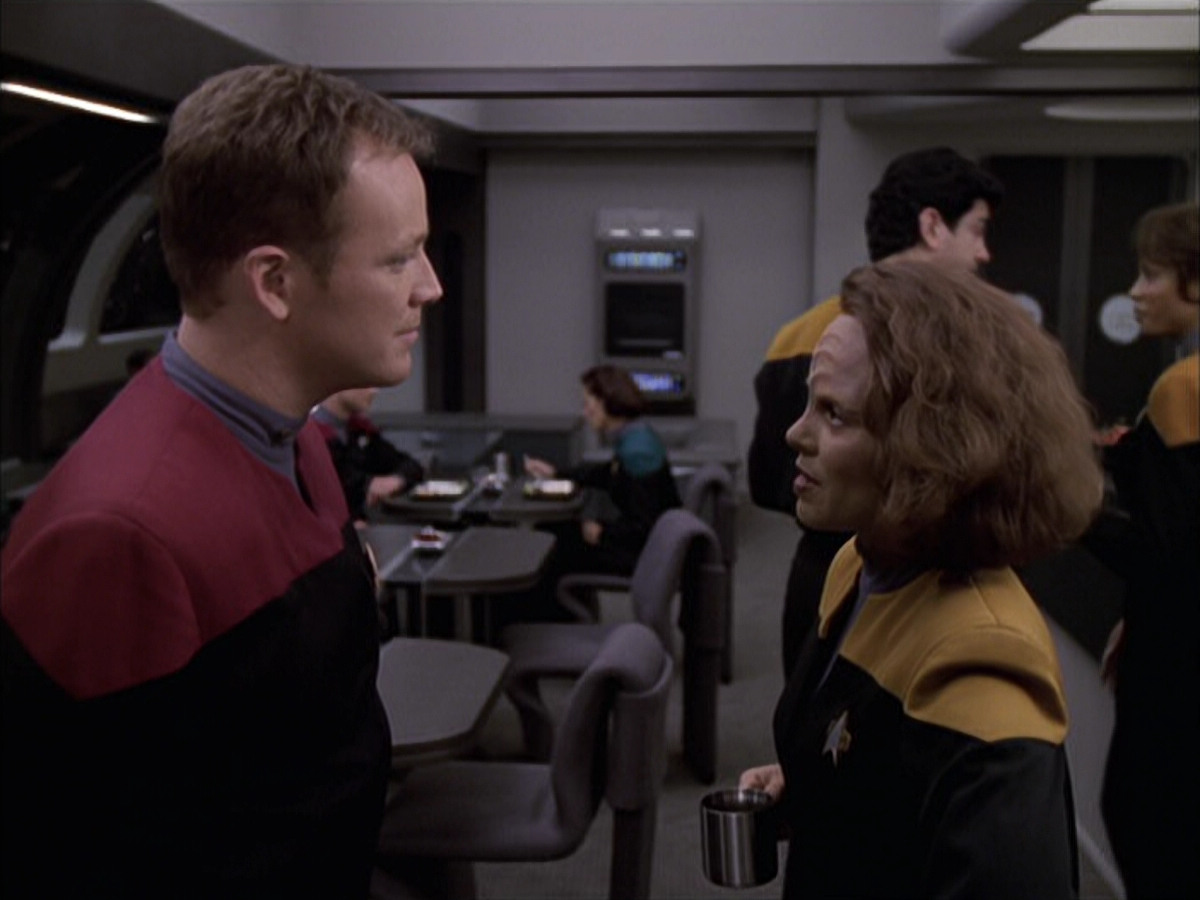 extant_StarTrek_VOY_6x17-SpiritFolk_00730.jpg