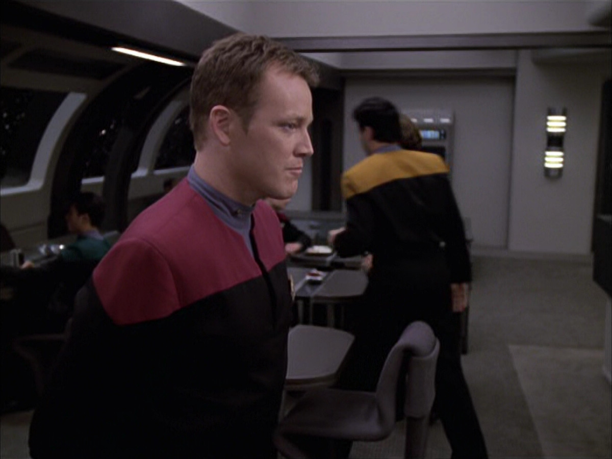 extant_StarTrek_VOY_6x17-SpiritFolk_00734.jpg