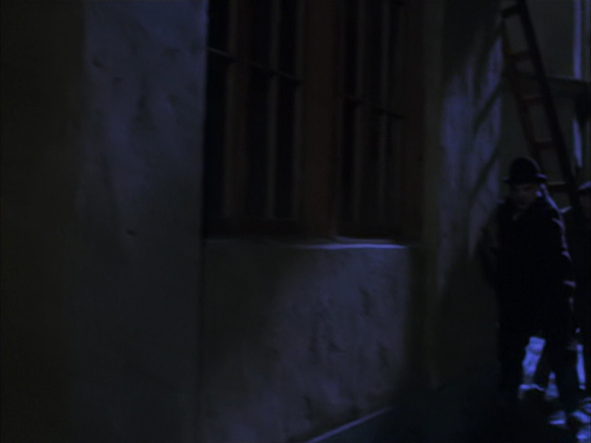 extant_StarTrek_VOY_6x17-SpiritFolk_00755.jpg