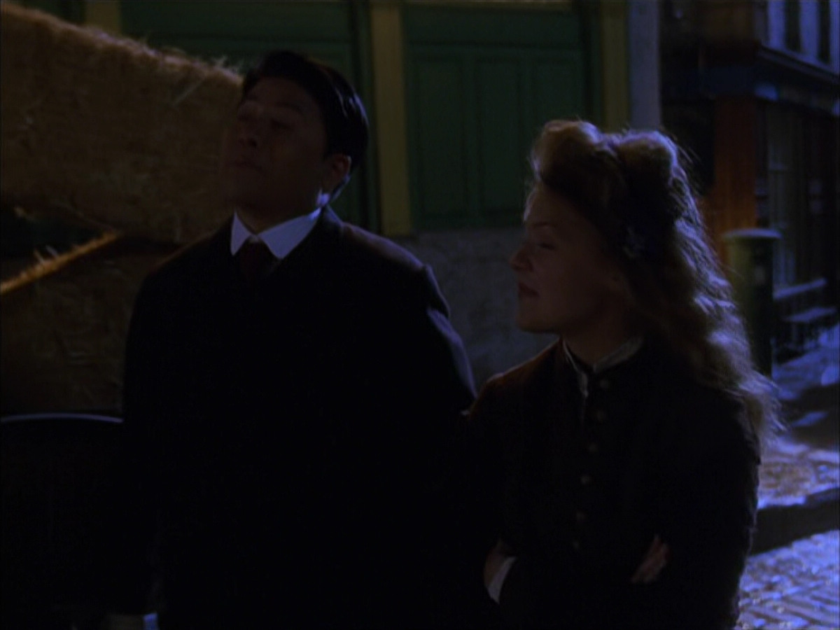 extant_StarTrek_VOY_6x17-SpiritFolk_00800.jpg