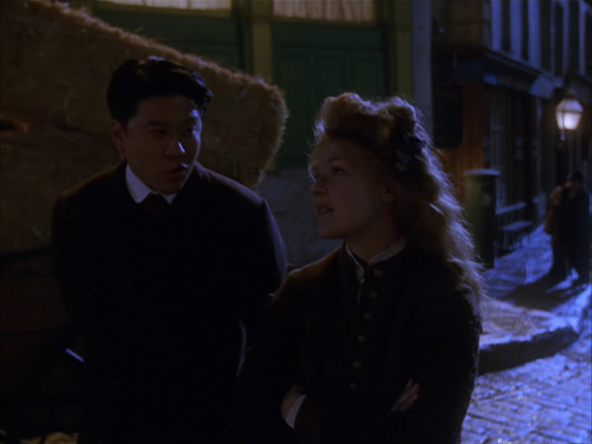 extant_StarTrek_VOY_6x17-SpiritFolk_00802.jpg