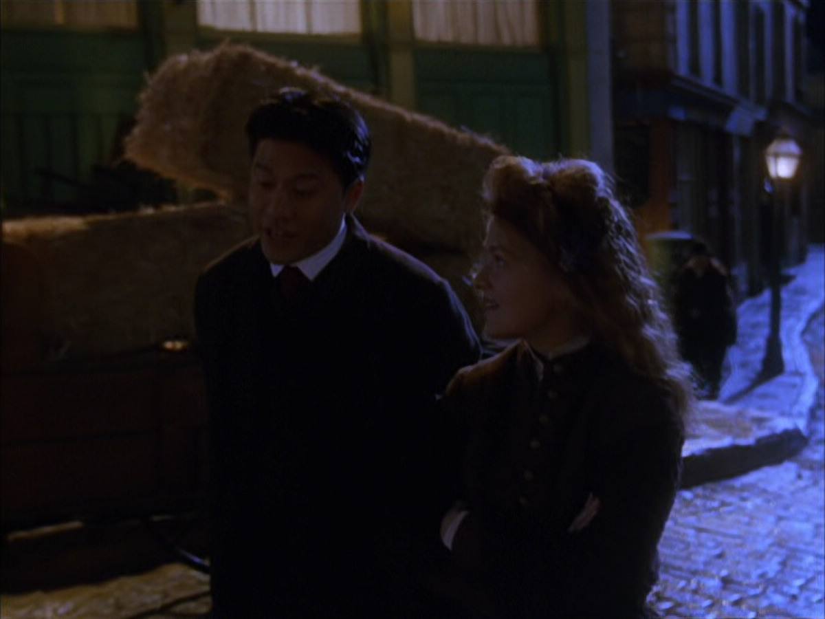 extant_StarTrek_VOY_6x17-SpiritFolk_00804.jpg