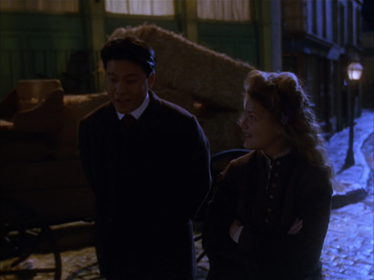 extant_StarTrek_VOY_6x17-SpiritFolk_00805.jpg