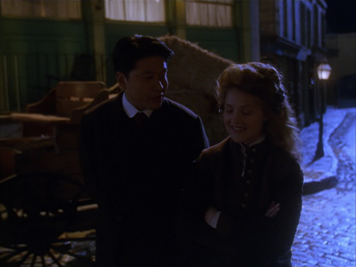 extant_StarTrek_VOY_6x17-SpiritFolk_00807.jpg