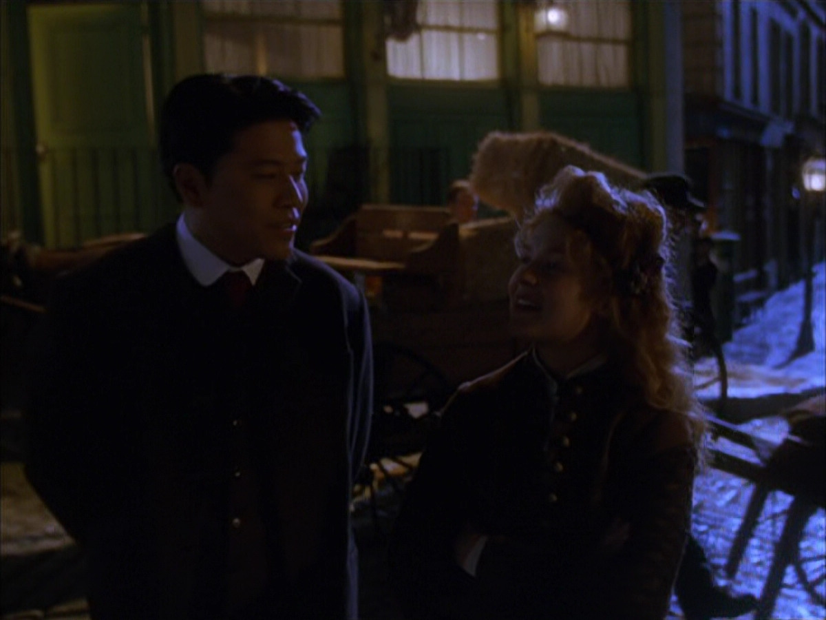 extant_StarTrek_VOY_6x17-SpiritFolk_00813.jpg