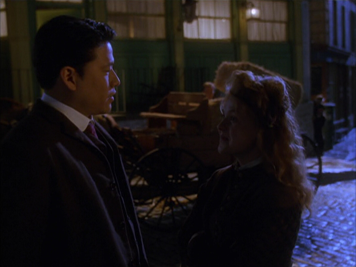 extant_StarTrek_VOY_6x17-SpiritFolk_00818.jpg