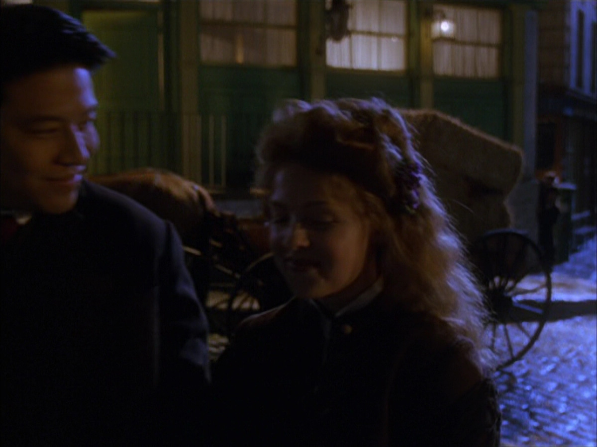 extant_StarTrek_VOY_6x17-SpiritFolk_00837.jpg
