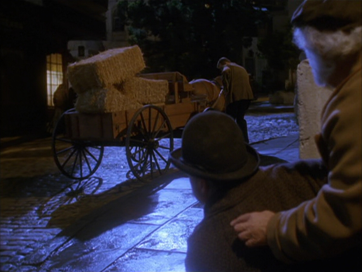 extant_StarTrek_VOY_6x17-SpiritFolk_00841.jpg