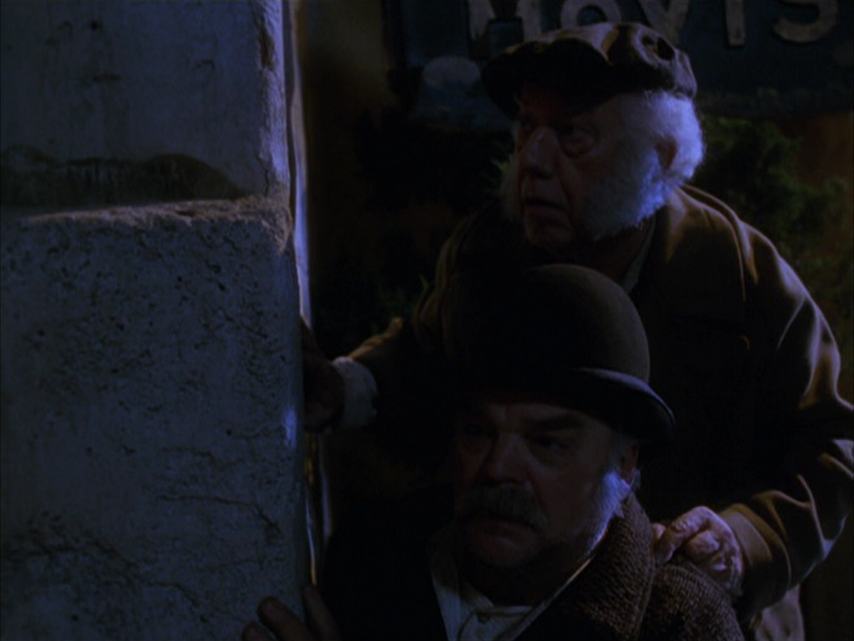 extant_StarTrek_VOY_6x17-SpiritFolk_00843.jpg
