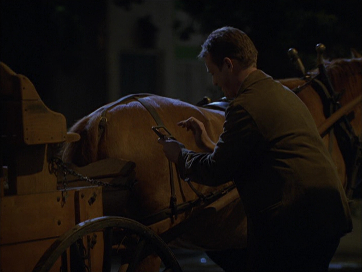 extant_StarTrek_VOY_6x17-SpiritFolk_00848.jpg