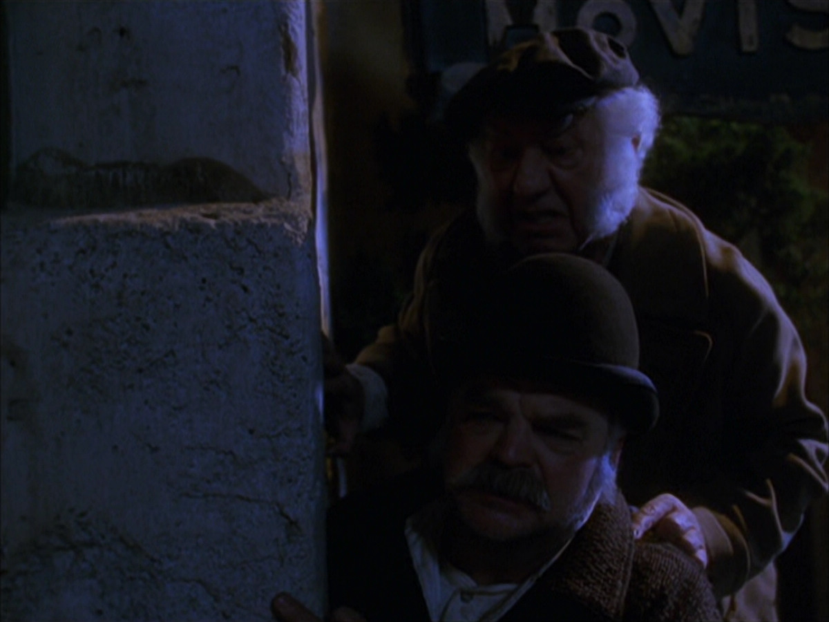 extant_StarTrek_VOY_6x17-SpiritFolk_00863.jpg