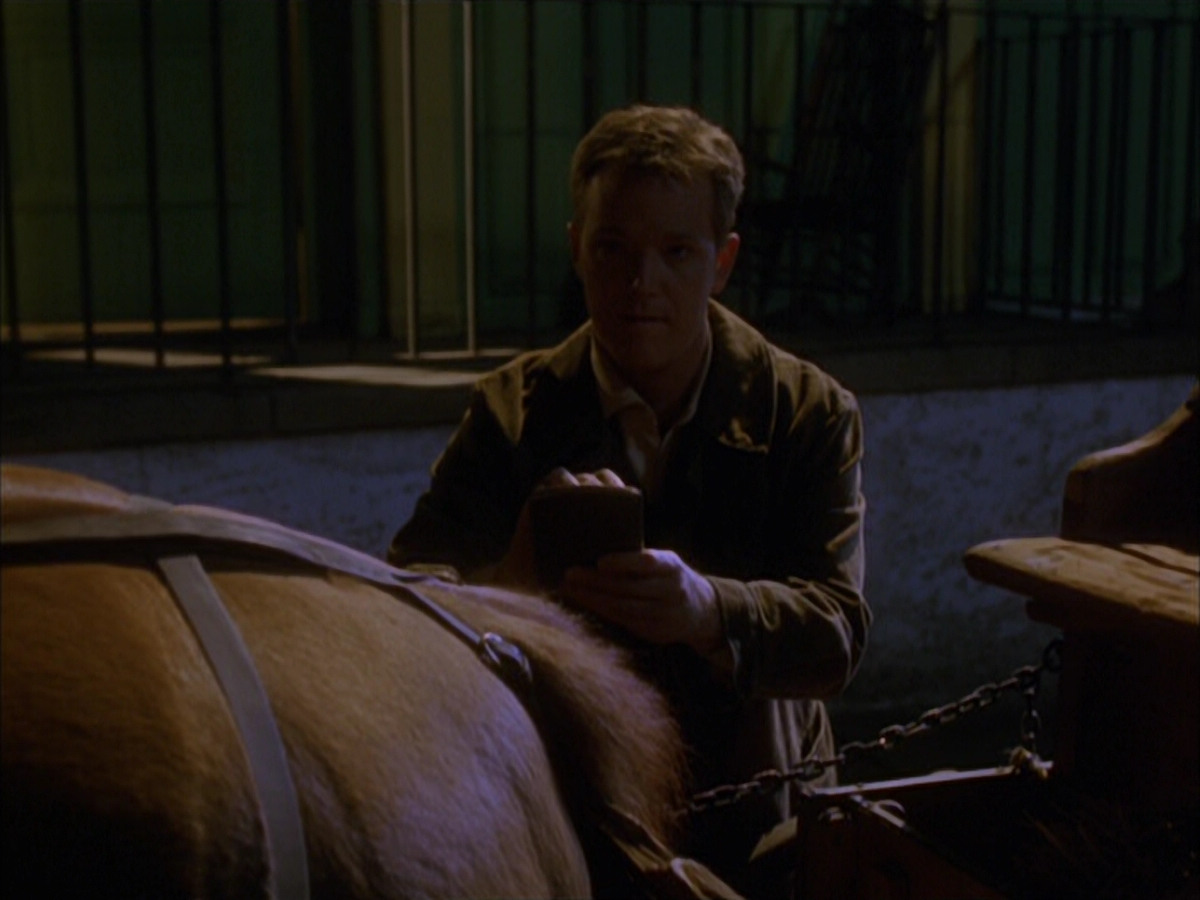 extant_StarTrek_VOY_6x17-SpiritFolk_00882.jpg