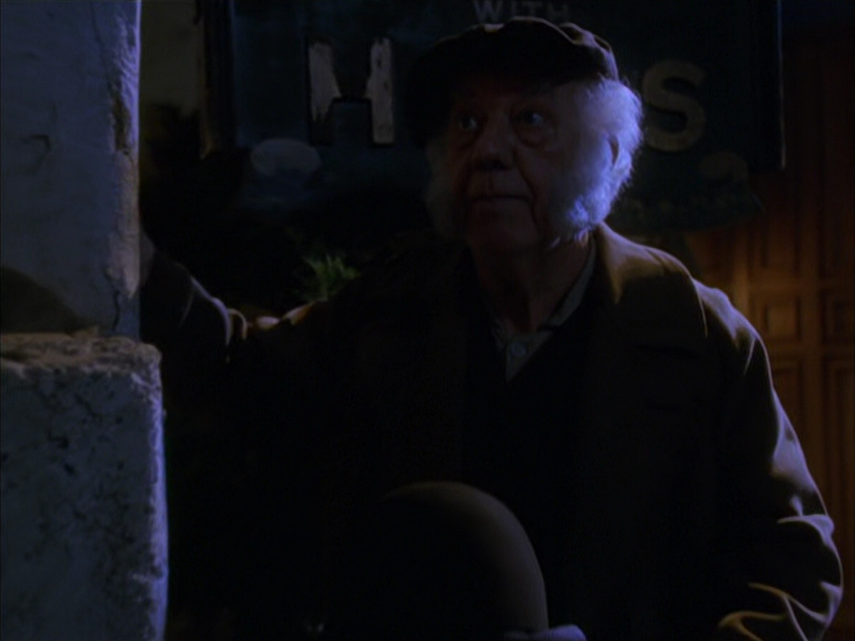 extant_StarTrek_VOY_6x17-SpiritFolk_00890.jpg