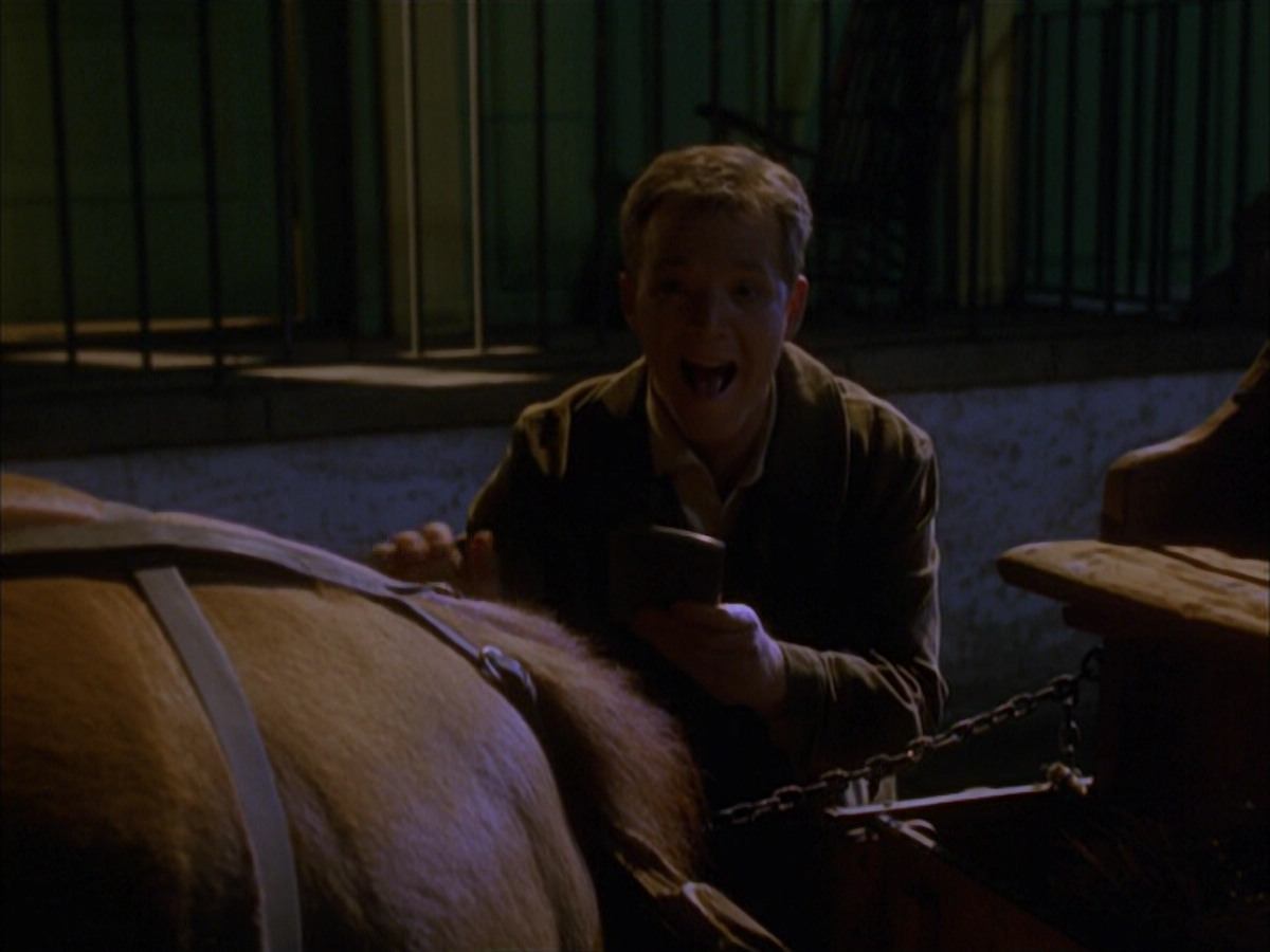 extant_StarTrek_VOY_6x17-SpiritFolk_00892.jpg