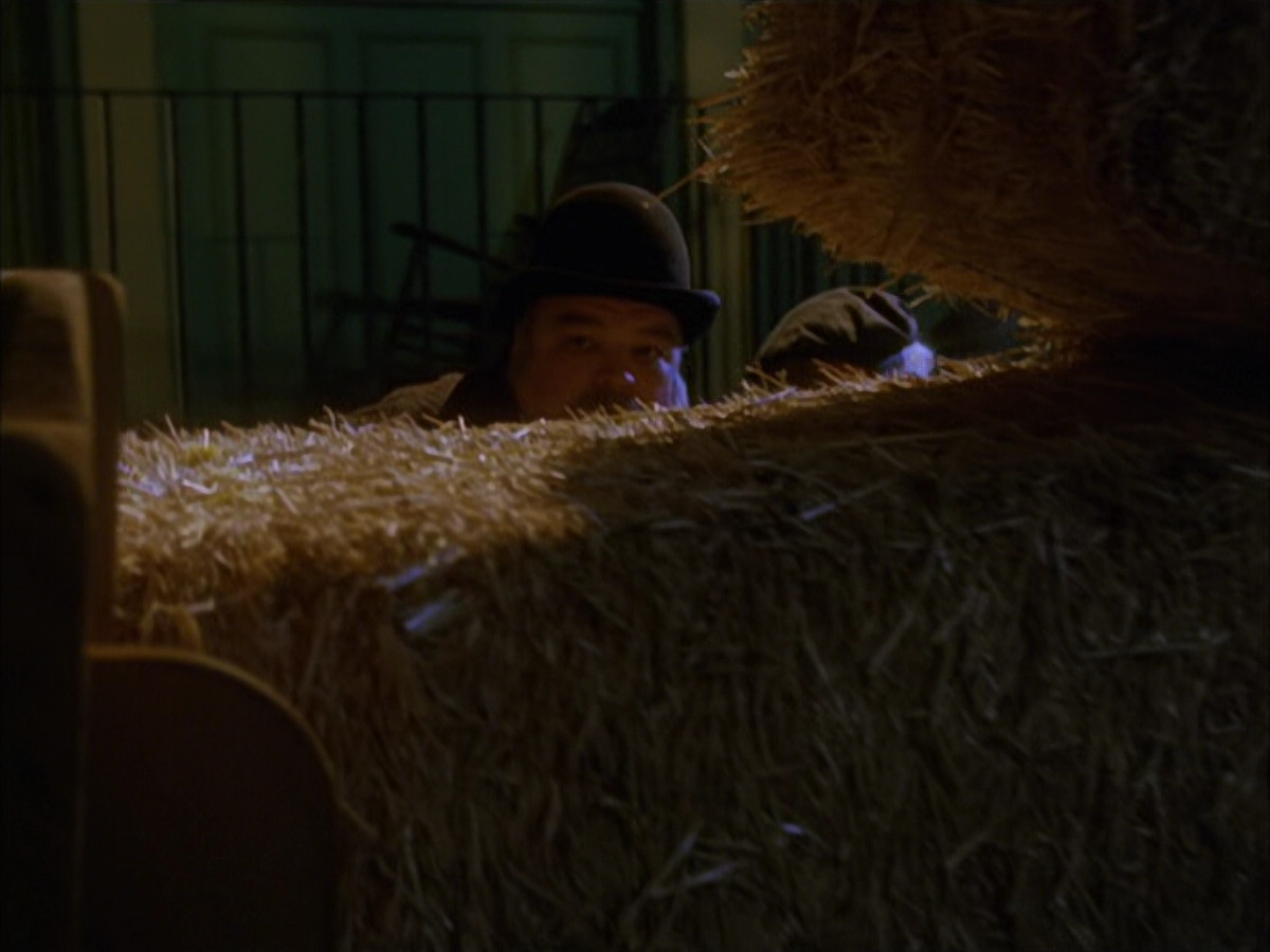 extant_StarTrek_VOY_6x17-SpiritFolk_00910.jpg