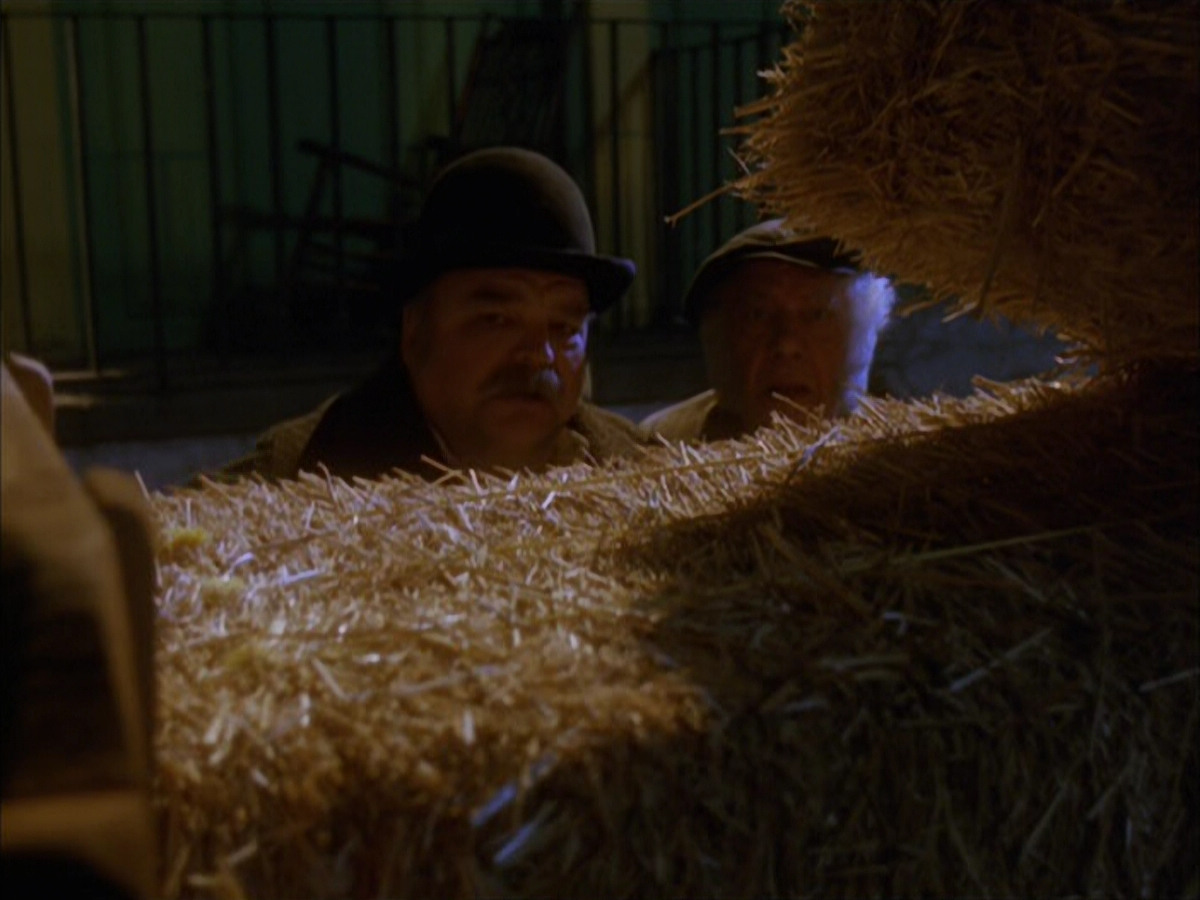 extant_StarTrek_VOY_6x17-SpiritFolk_00920.jpg