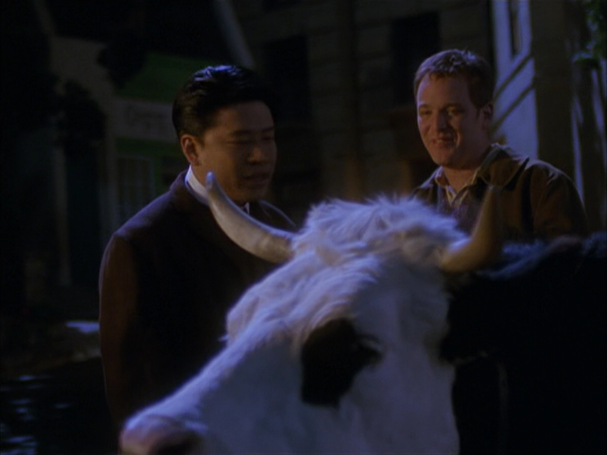 extant_StarTrek_VOY_6x17-SpiritFolk_00923.jpg