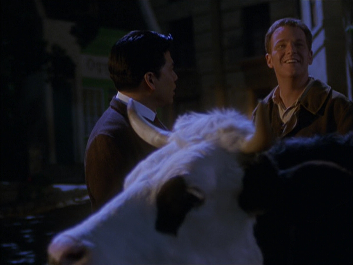 extant_StarTrek_VOY_6x17-SpiritFolk_00925.jpg