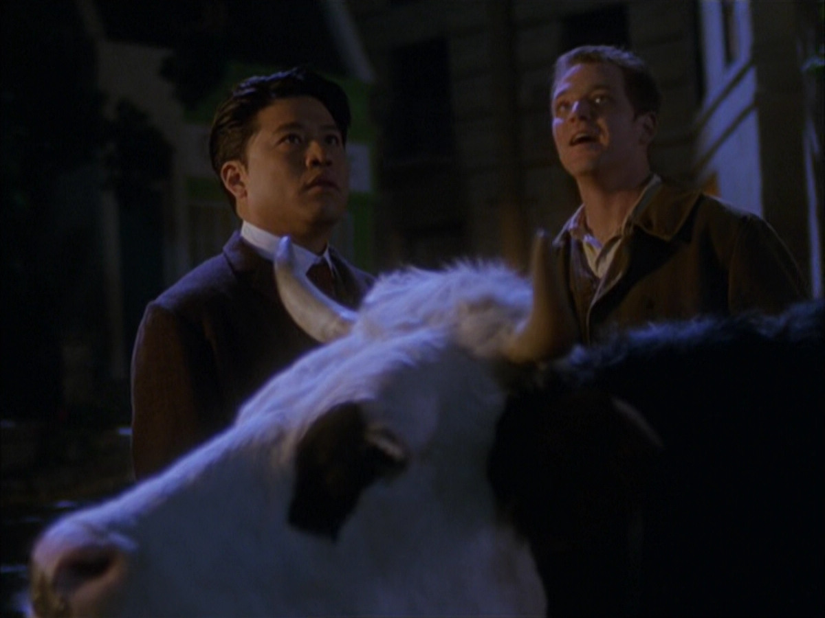 extant_StarTrek_VOY_6x17-SpiritFolk_00928.jpg