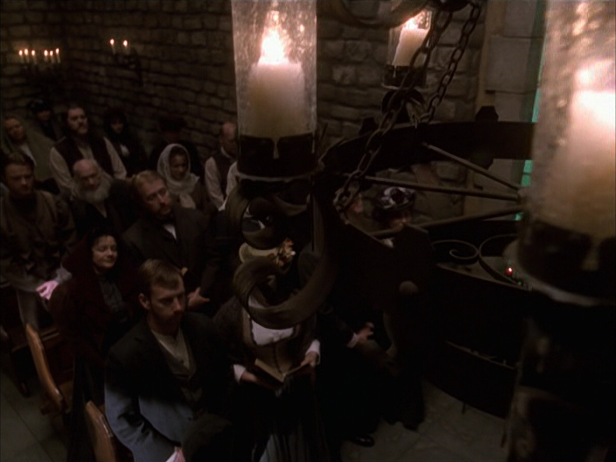 extant_StarTrek_VOY_6x17-SpiritFolk_00948.jpg