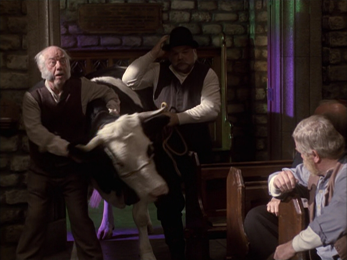 extant_StarTrek_VOY_6x17-SpiritFolk_01084.jpg