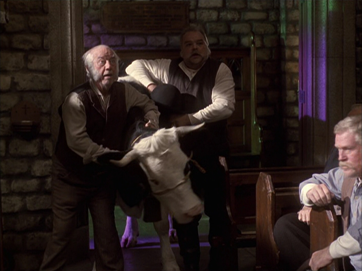 extant_StarTrek_VOY_6x17-SpiritFolk_01086.jpg