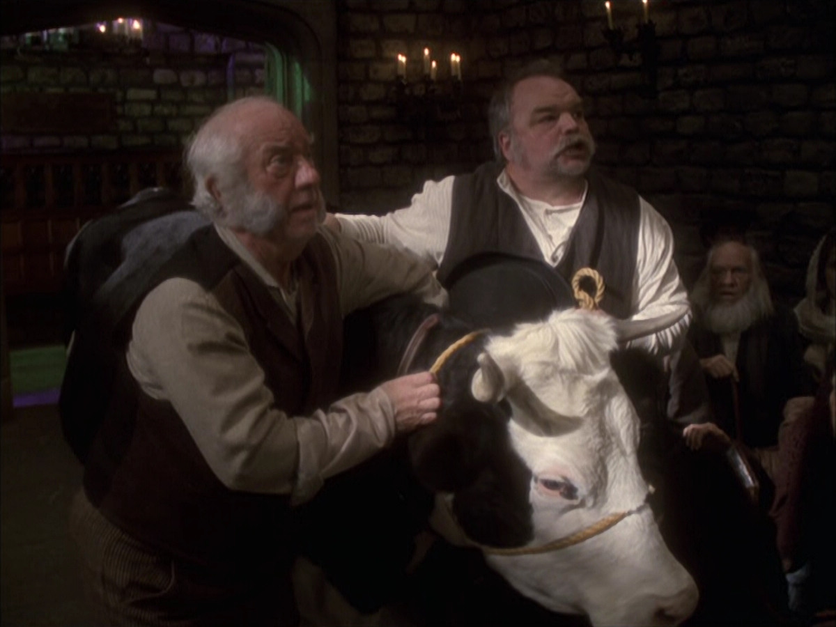 extant_StarTrek_VOY_6x17-SpiritFolk_01118.jpg