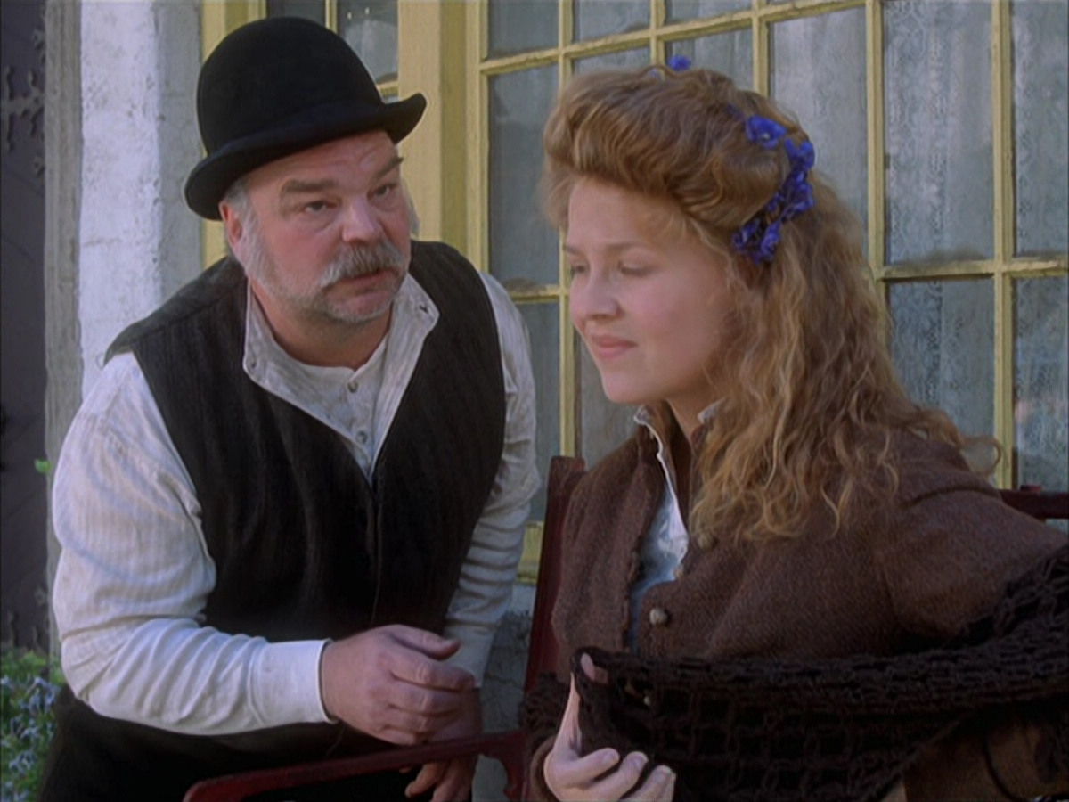 extant_StarTrek_VOY_6x17-SpiritFolk_01267.jpg