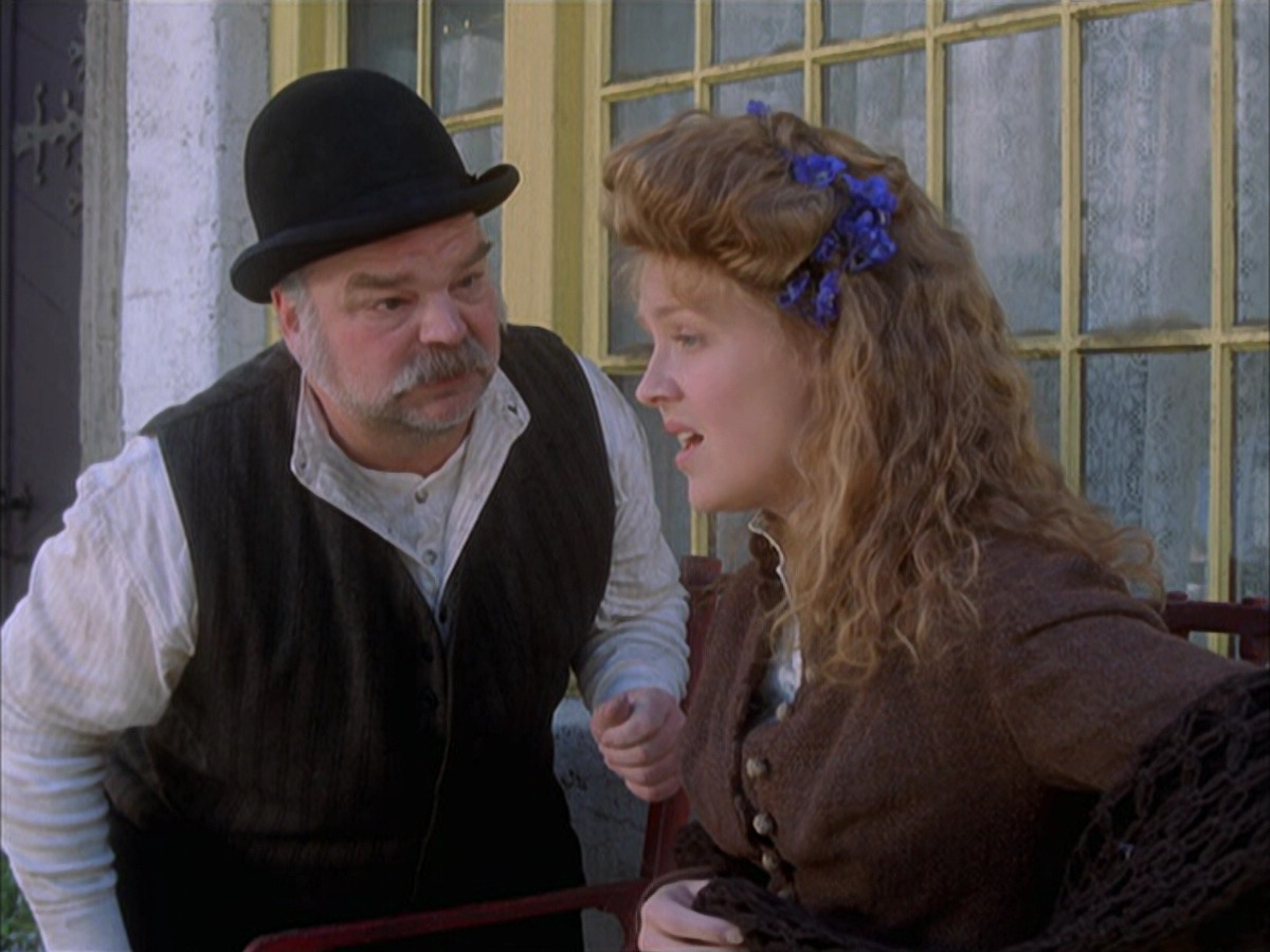 extant_StarTrek_VOY_6x17-SpiritFolk_01278.jpg