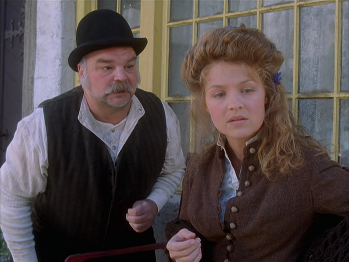 extant_StarTrek_VOY_6x17-SpiritFolk_01303.jpg