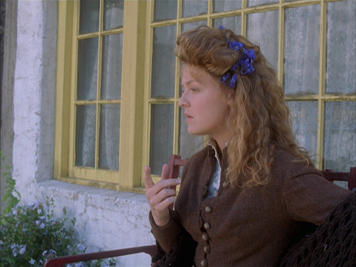 extant_StarTrek_VOY_6x17-SpiritFolk_01316.jpg